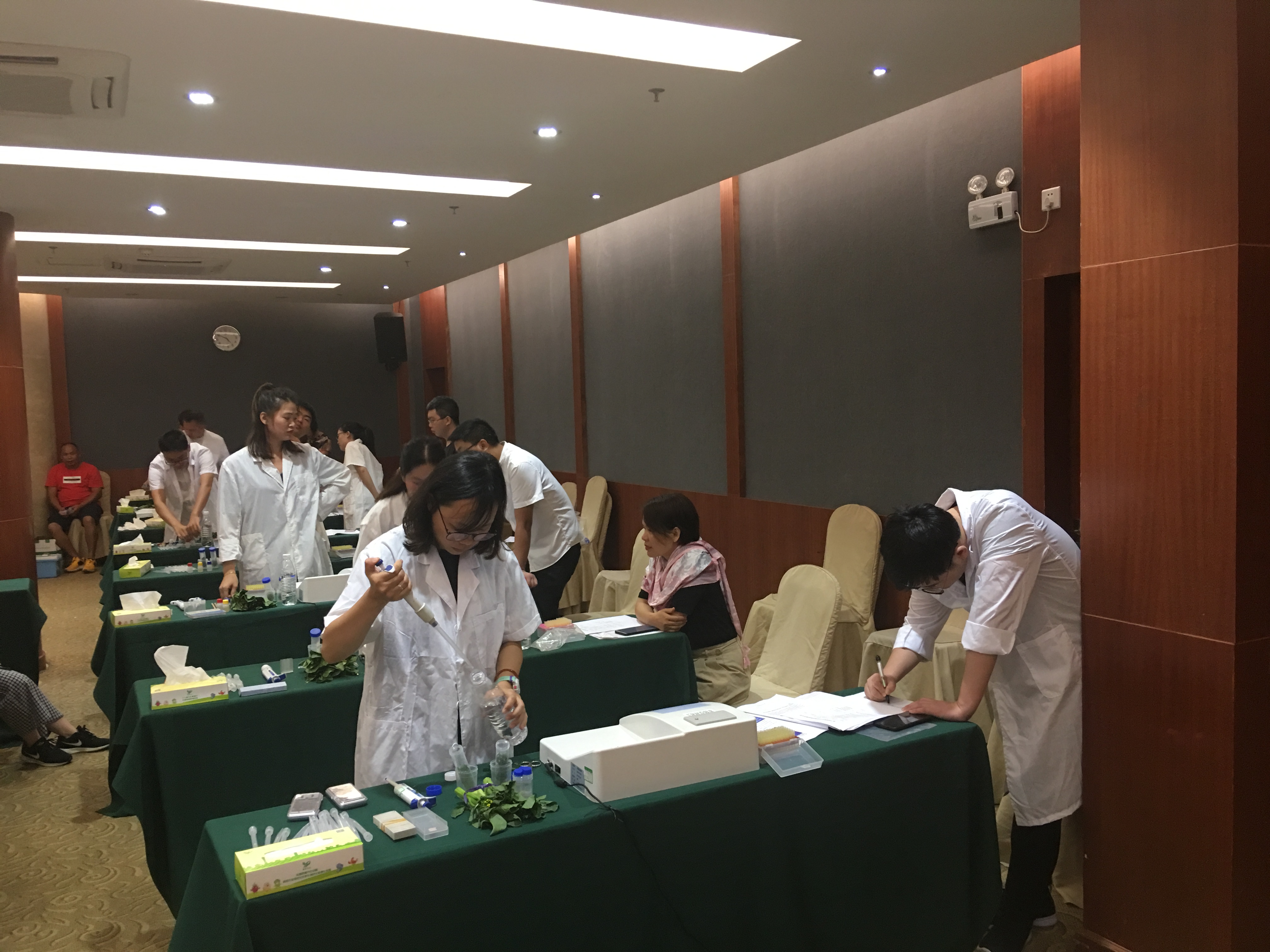 番禺區(qū)農(nóng)產(chǎn)品質(zhì)量安全形式分析會暨農(nóng)產(chǎn)品質(zhì)量安全法規(guī)及業(yè)務技能培訓會圓滿結(jié)束